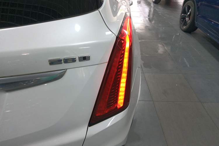 Used Cadillac XT5 2021 28T Four-Wheel Drive Luxury Version Right Rear Taillight