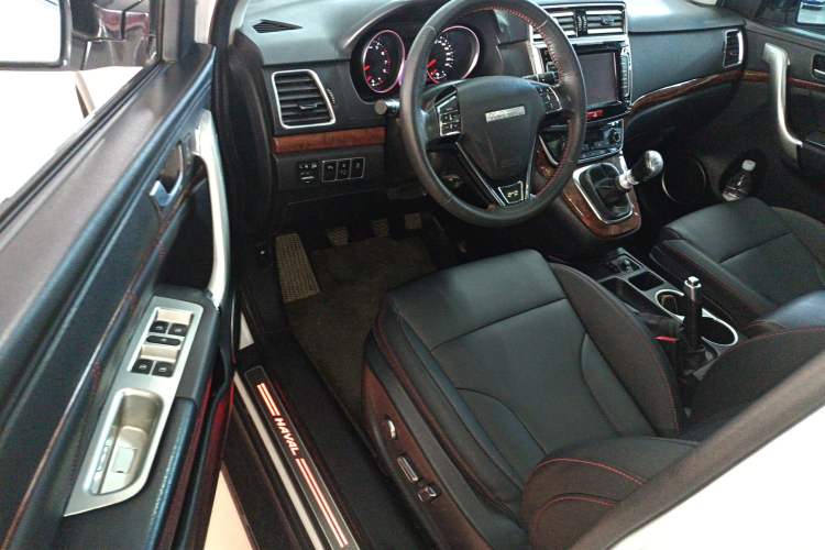 Used Haval H6 2015 Revised Version Sport Edition 1.5T Manual Transmission Two-Wheel Drive Elite Grade
