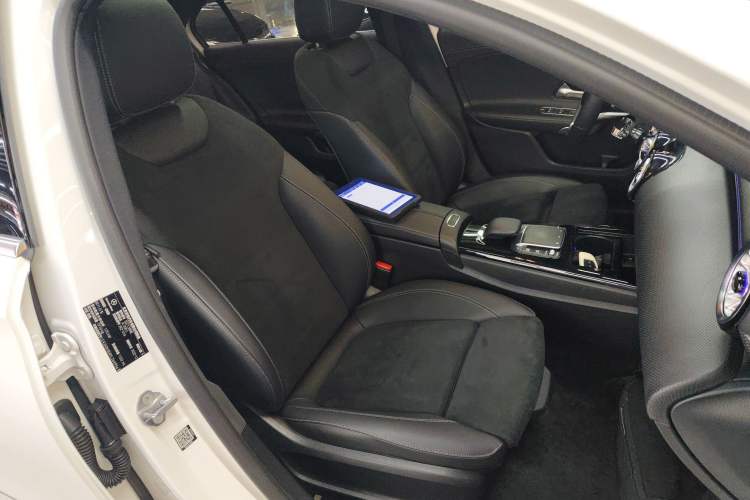 Used Mercedes-Benz A-Class 2022 Revised Version A 200 L Sport Sedan Fashionable Style Right Front Seat