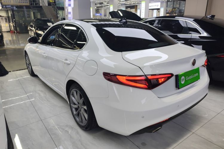 Used Alfa Romeo Giulia 2017 2.0T 200HP Luxury Edition
