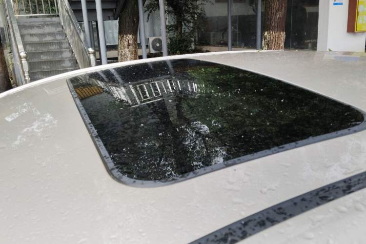 Used Geely Auto Emgrand 2019 Leading Edition 1.5L CVT Upward-Connected Model China VI Standard Roof