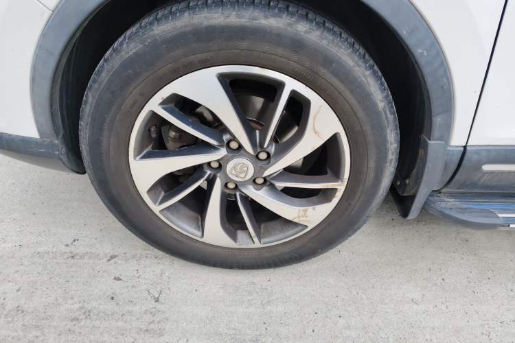 Used Baojun 560 2015 1.8L manual luxury version Left Front Wheel Hub