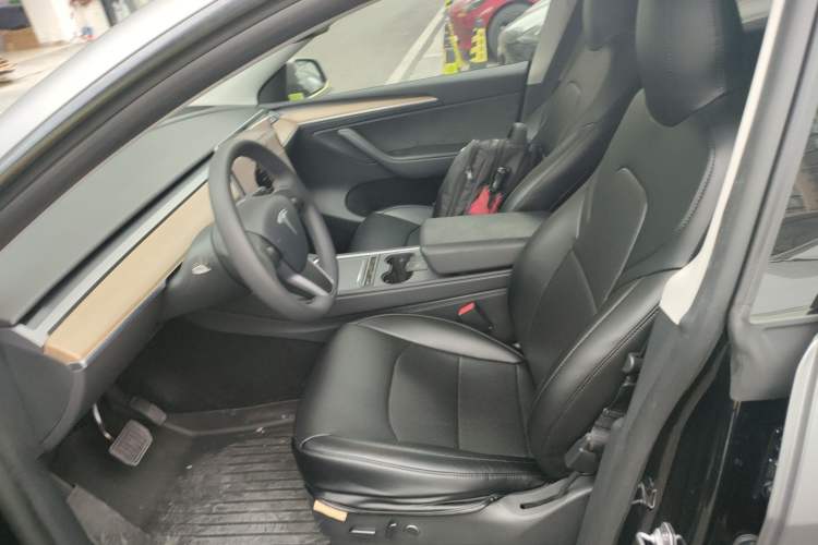 Used Tesla Model Y 2022 Rear-Wheel-Drive Version
