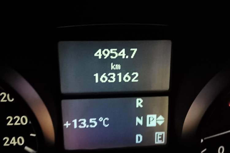 Used Mercedes-Benz R-Class 2017 R 320 4MATIC Business Edition Prestige Model
