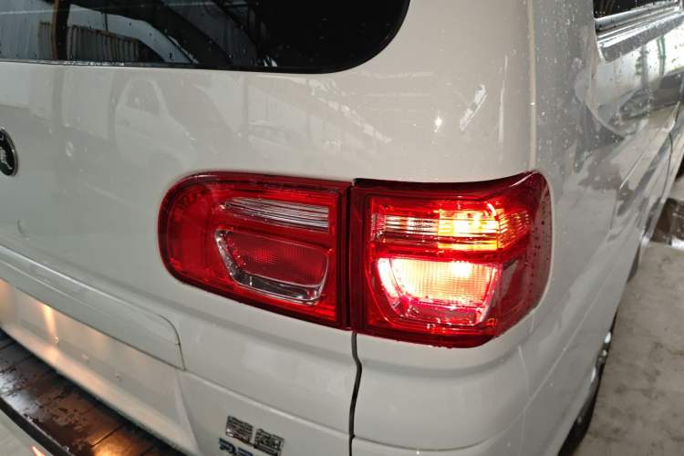 Used FORTHING Lingzhi M5 2025 Model 110km Range-Extended Comfort Version, 7 Seats
