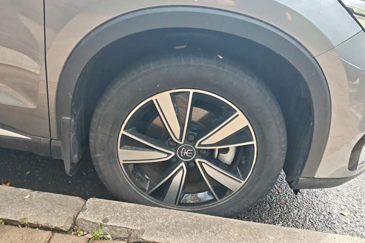 Used BYD Song Pro New Energy 2022 DM-i 110km Flagship Model Right Front Wheel Hub