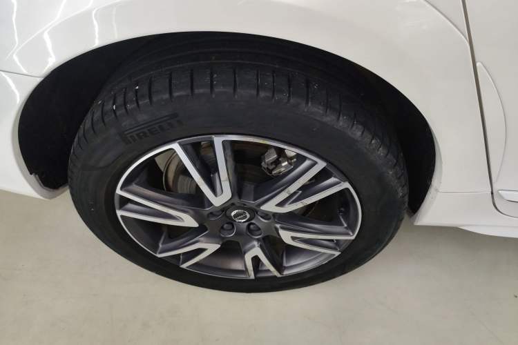 Used Volvo V90 2019 Cross Country T5 AWD Luxury Edition China VI Standard