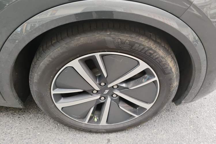 Used Li Auto L8 2024 Pro Model Right Front Wheel Hub