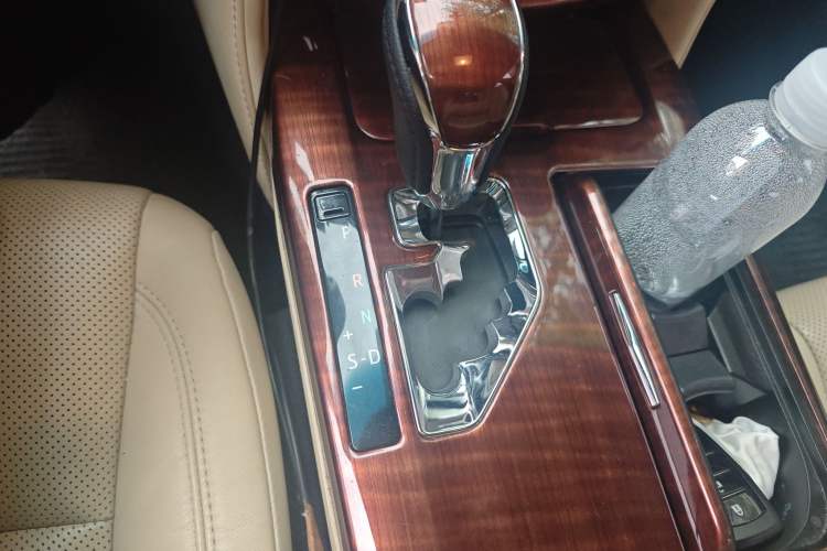 Used Toyota Crown 2015 2.0T Fashion Edition
