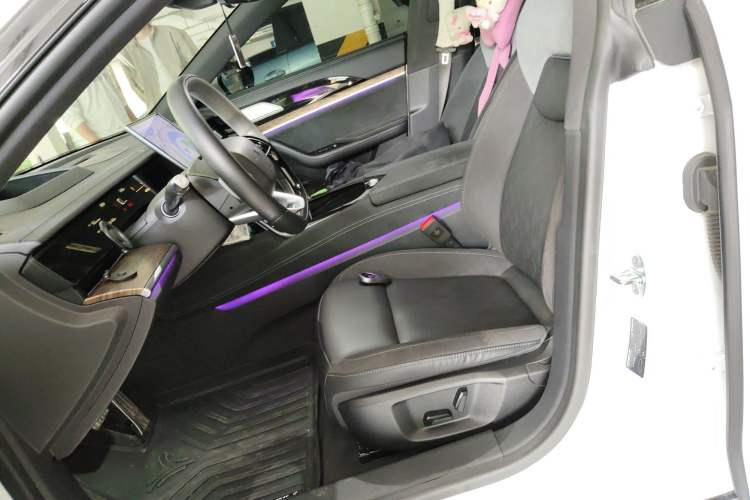 Used NETA S 2022 All-Electric 650 km Four-Wheel Drive Premium Version Left Front Seat