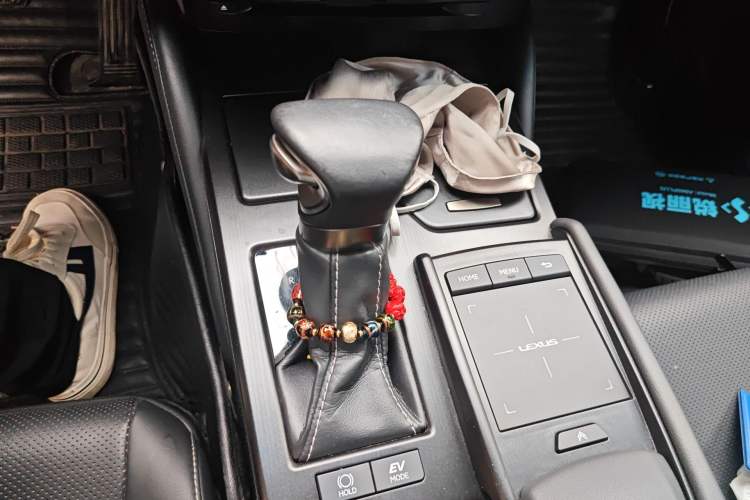 Used Lexus ES 2018 300h Premier Edition China VI Standard Gear Lever