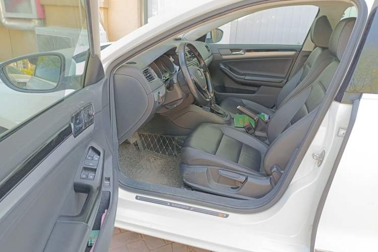 Used Volkswagen Sagitar 2018 1.6L Automatic Comfort Model Driver Seat