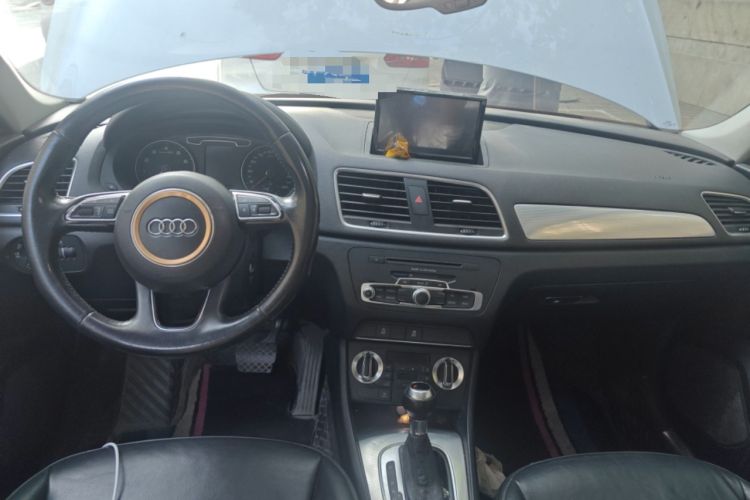 Used Audi Q3 2015 30 TFSI Comfort Model Center Console