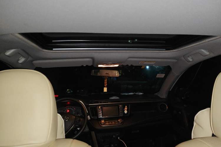 Used Toyota RAV4 2015 2.0L CVT Two-Wheel Drive Fashion Edition