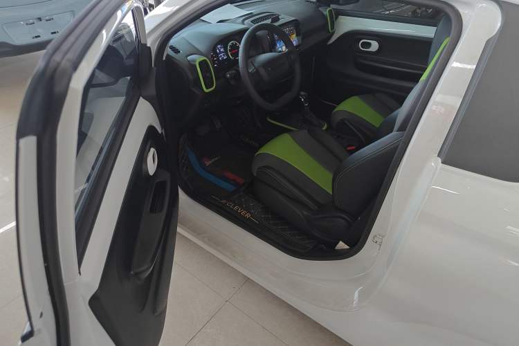 Used Roewe Clever 2021 302 km New Four-Seater Super-Efficient Version