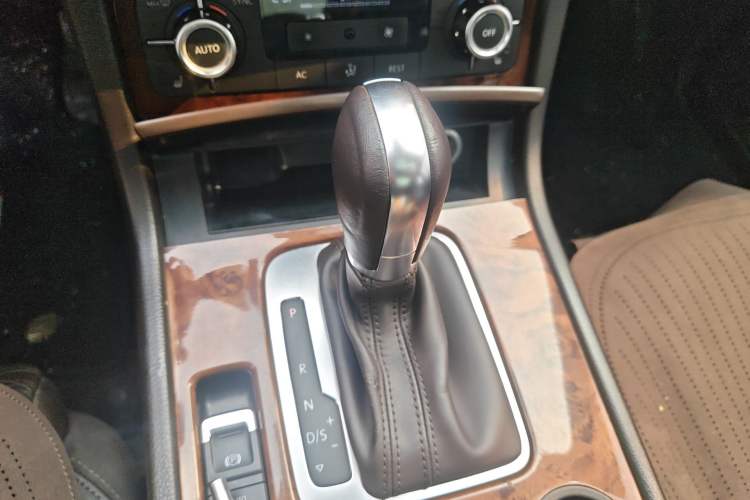 Used Volkswagen Touareg  Gear Lever