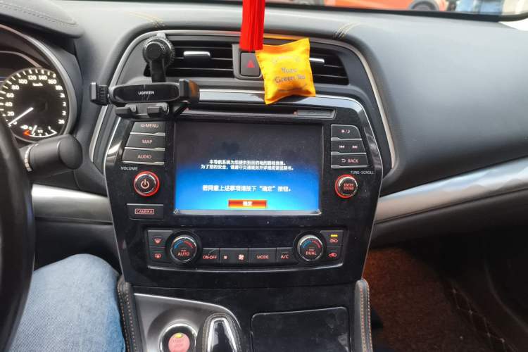 Used Nissan Maxima 2016 2.5L XV Ultimate Edition Audio And AC Panel