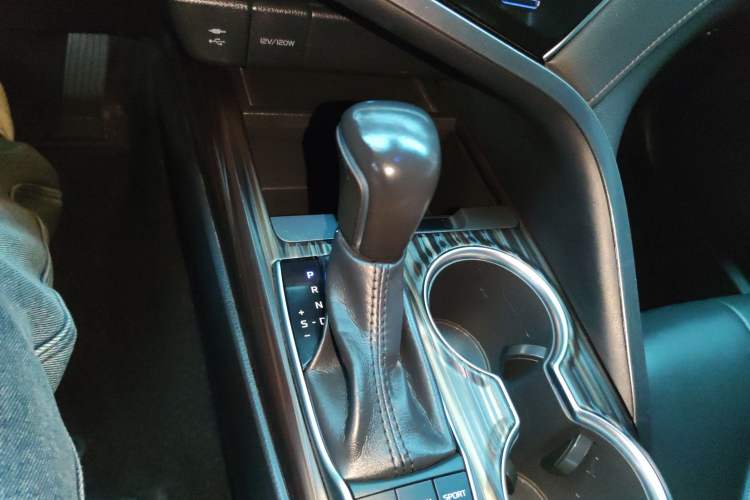 Used Toyota Camry 2018 2.5G Luxury Edition Gear Lever
