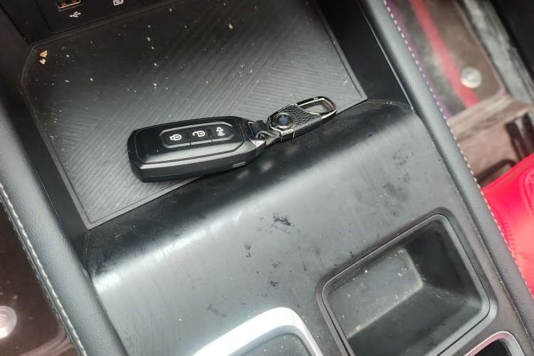 Used JMC DaDao 2023 All-Purpose Model 2.3T Diesel Automatic Two-Wheel Drive Standard Wheelbase Comfort Edition Vehicle Key