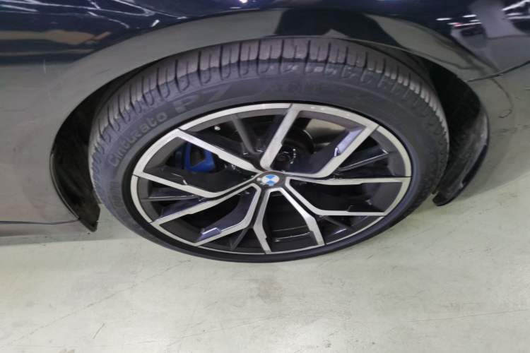 Used BMW 5 Series 2021 530i M Sport Package Right Front Wheel Hub