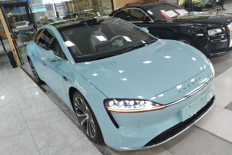 Used Hima Luxeed S7 2025 705 km Max