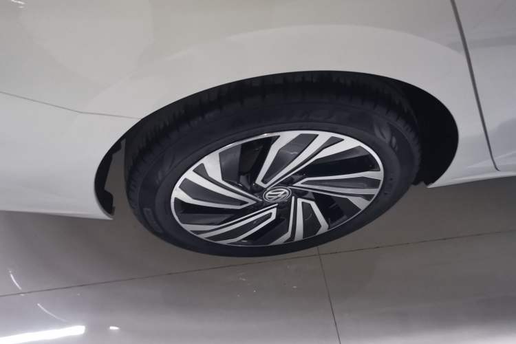 Used Volkswagen Sagitar 2022 280TSI DSG Flyover Edition Right Rear Wheel Hub