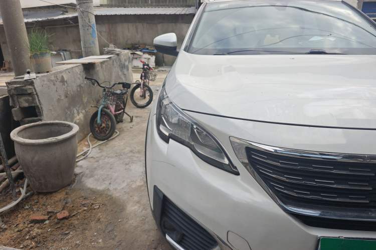 Used Peugeot 5008 2017 380THP 7-Seater Luxury Edition Right Front Headlight