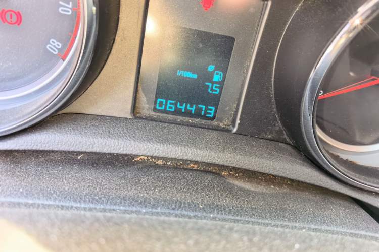 Used Buick Encore 2014 1.4T Manual Two-Wheel Drive Urban Advanced Model Odometer Close Up