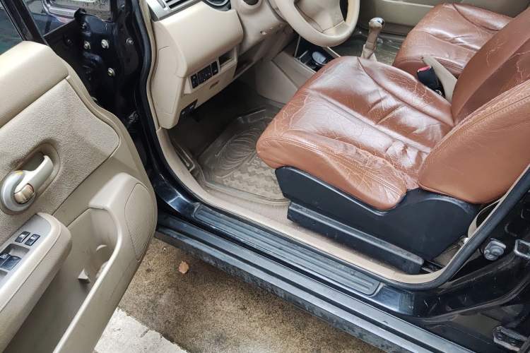 Used Nissan Tiida Sedan 2008 1.6L Manual Fashion Edition Driver Seat