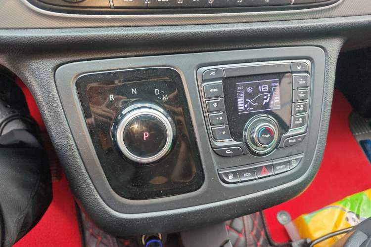 Used SAIC MAXUS G10 2022 2.0T Automatic Elite Edition Gasoline 9-Seater
