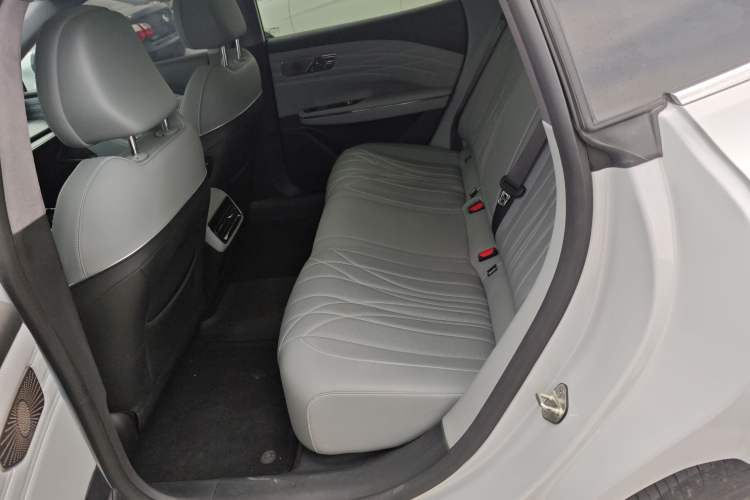 Used Geely Galaxy E8 2025 700 km Long-Range Intelligent Driving Version Left Rear Seat