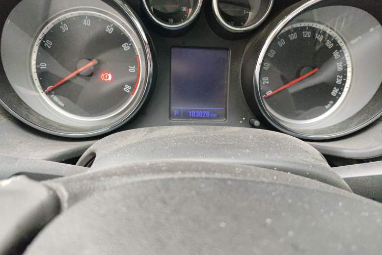 Used Buick Regal 2014 1.6T Fashionable Tech Edition Odometer Close Up