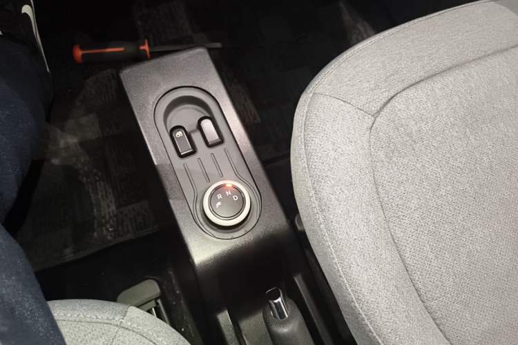 Used Wuling Hongguang MINIEV 2021 Macaron Premium Model – Lithium Iron Phosphate Gear Lever