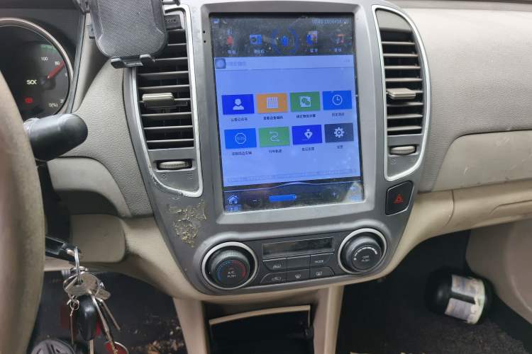 Used Dongfeng Junfeng E11K 2019 Standard Model
