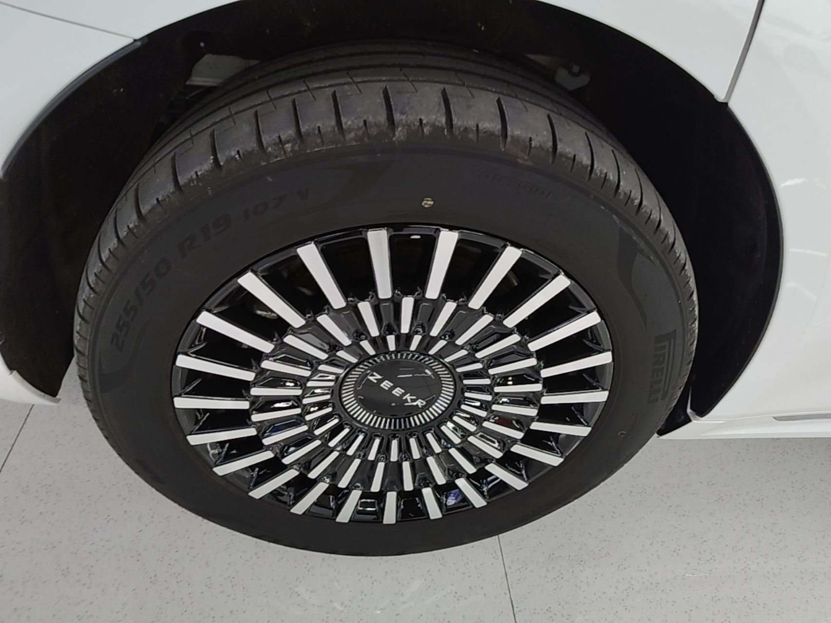 Zeekr 009 2024 7-Seater Walk-Through Version Four-Wheel Drive 108 kWh — снимка 11
