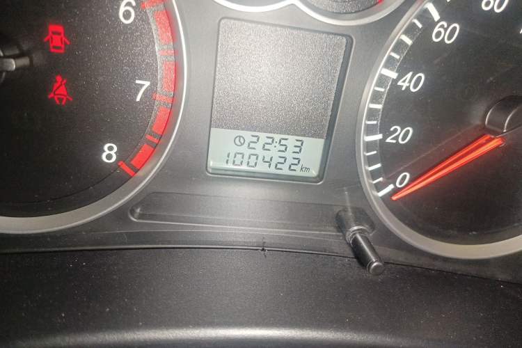 Used Haval H5 Classic 2012 European-style 2.0L Two-Wheel Drive Elite Model Odometer Close Up