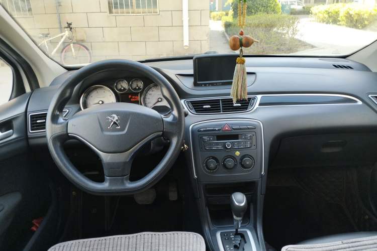 Used Peugeot 308 2013 1.6L Automatic YouShang Model Center Console