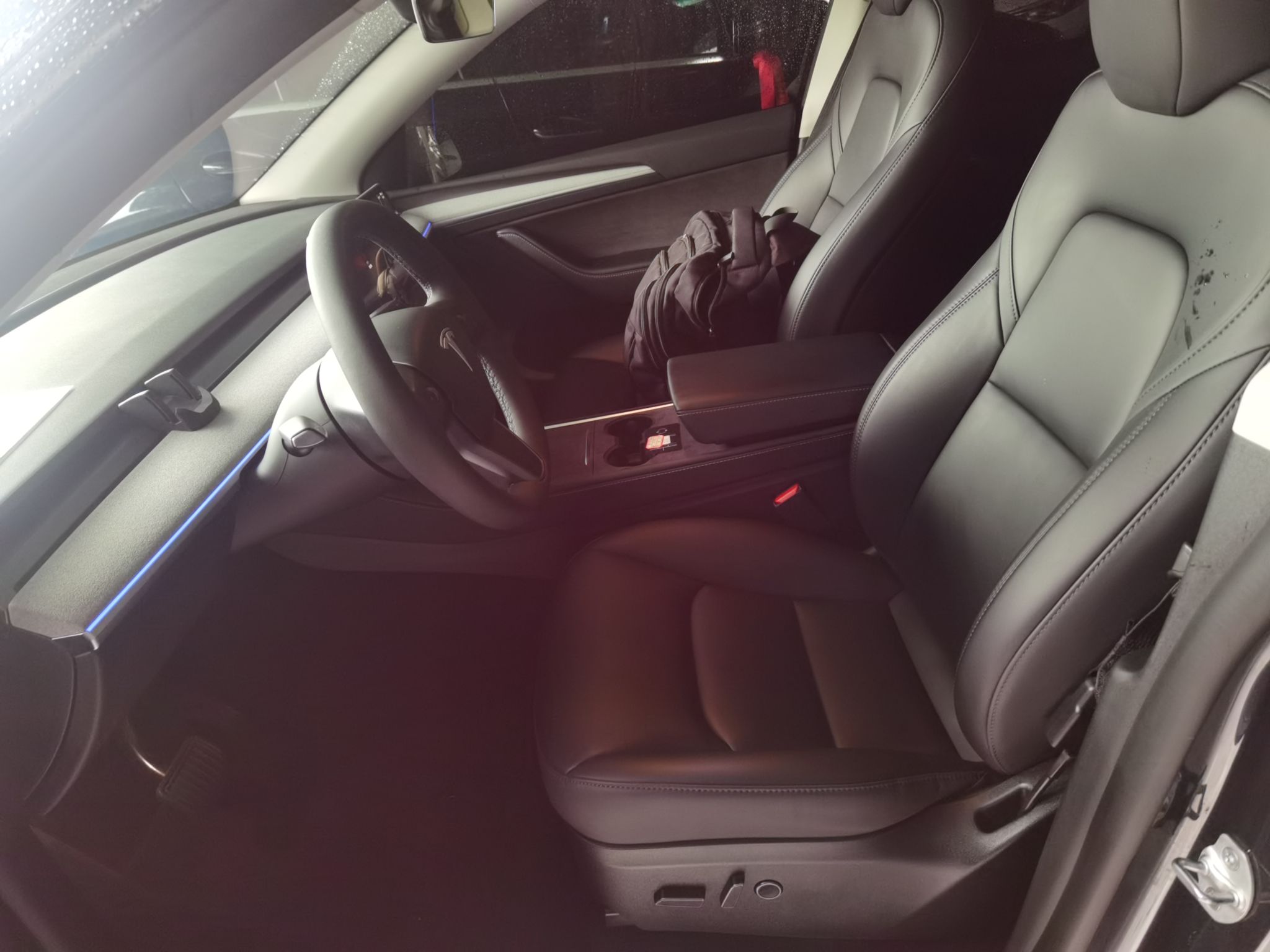 Переднее сиденье в автомобиле