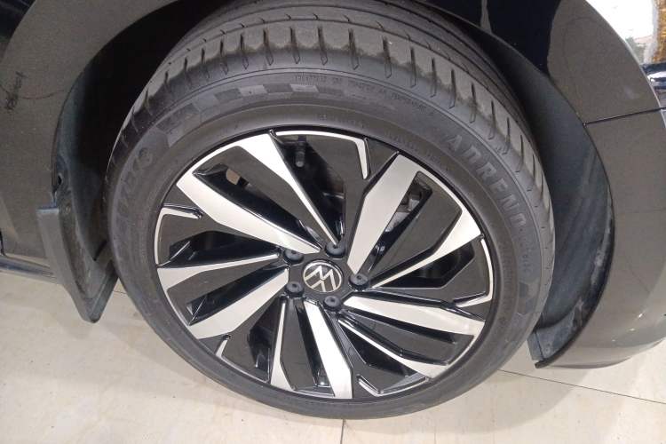 Used Volkswagen Passat 2023 Revised 330TSI Elite Edition Right Front Wheel Hub