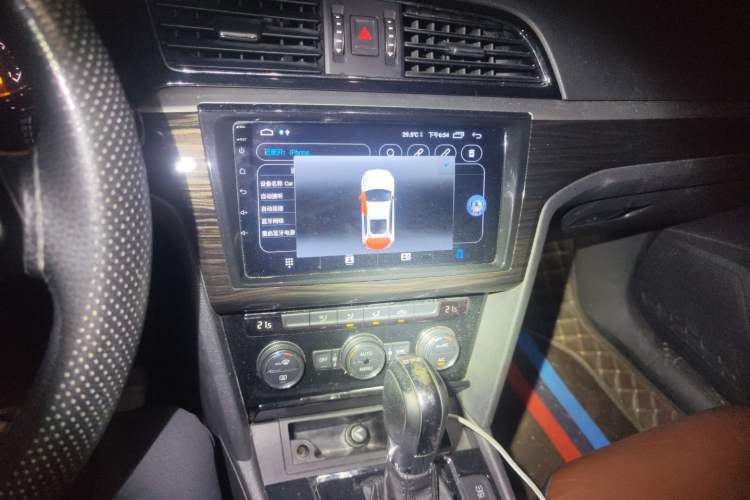 Used Volkswagen Lamando 2015 330TSI DSG Comfort Edition Audio And AC Panel