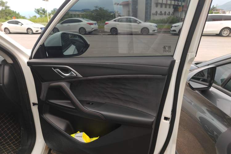 Used Roewe D5X DMH 2024 135 Tech Edition
