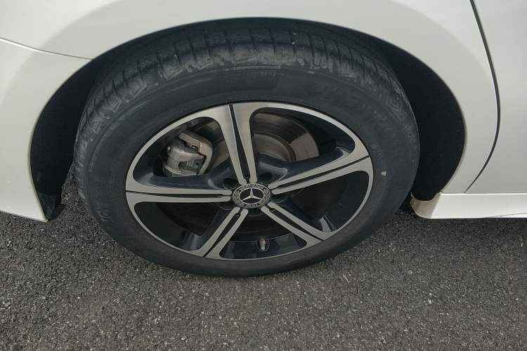 Used Mercedes-Benz A-Class 2022 Revised Version A 200 L Sport Sedan Fashionable Style Right Rear Wheel Hub