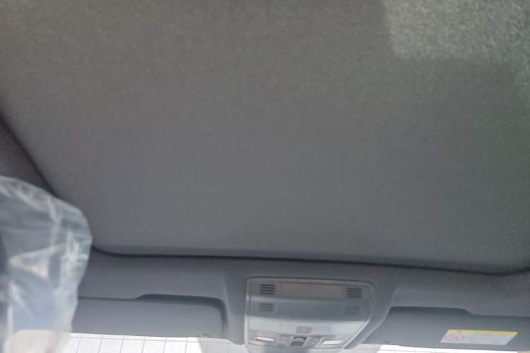 Used Volkswagen T-ROC 2025 Facelifted 300TSI DSG Two-Wheel-Drive Starlight Edition