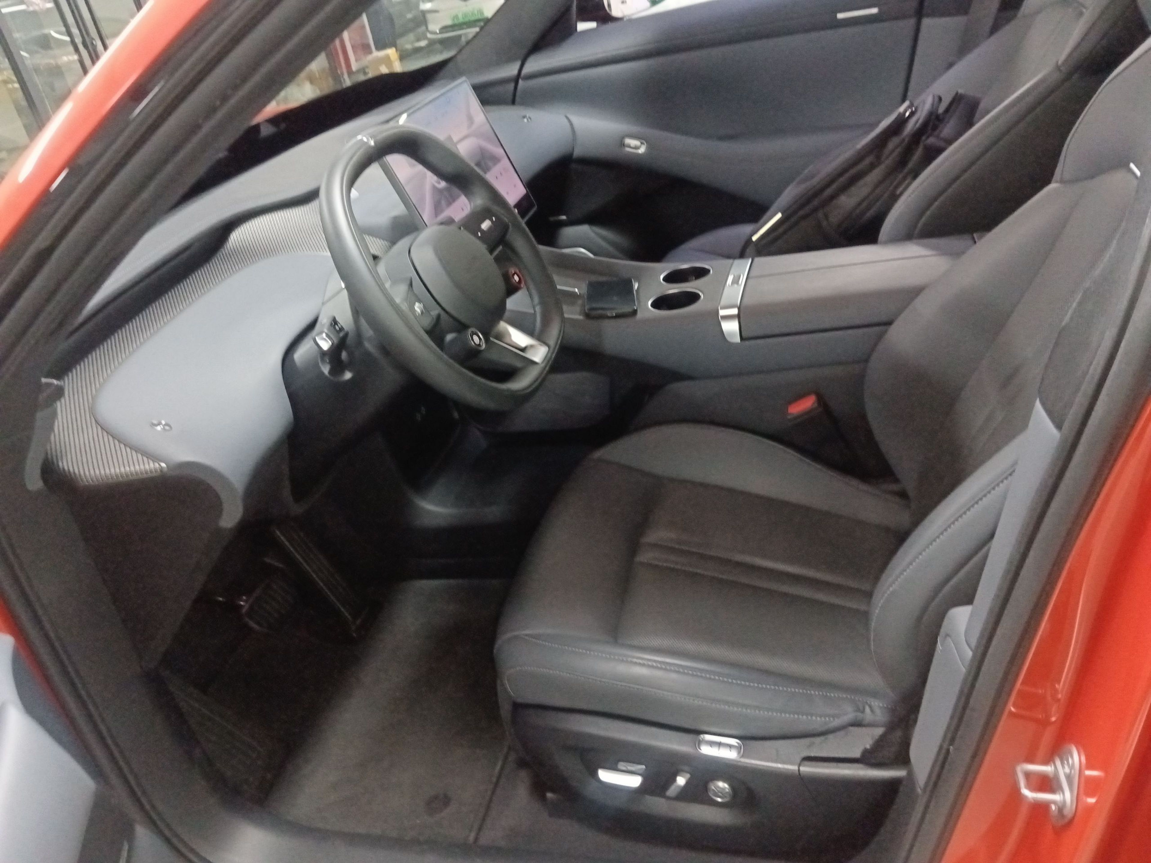 Переднее сиденье в автомобиле