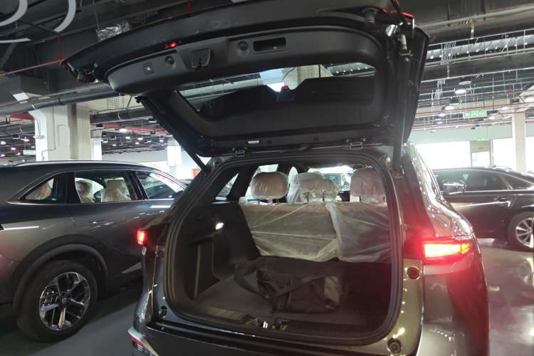 Used CHANGAN CS75 PLUS 2025 4th Generation UItra 2.0T New Blue Whale – Smart & Powerful Version