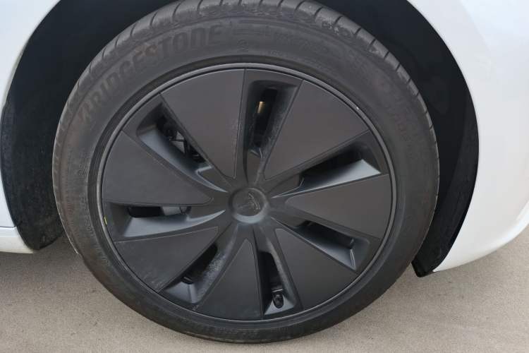 Used Tesla Model 3 2025 Model Revised Rear-Wheel-Drive Version
