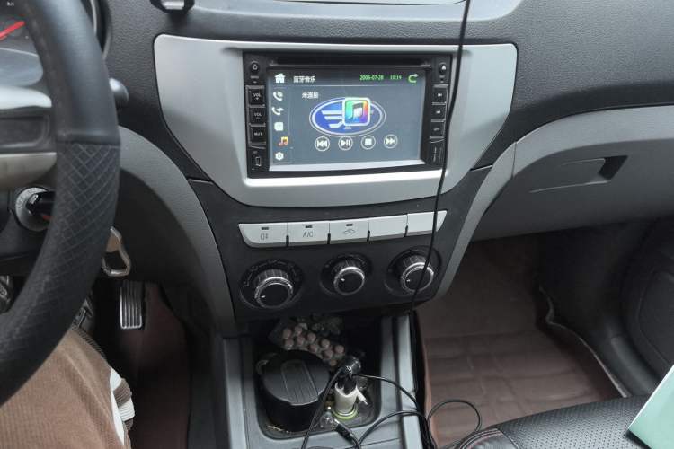 Used FAW Senya S80 2014 1.3L Manual 7-Seater Classic Edition Audio And AC Panel