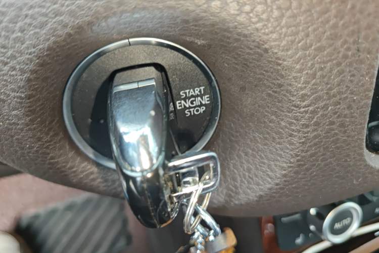 Used Volkswagen Touareg 2011 3.0 TSI Luxury Edition Interior 1