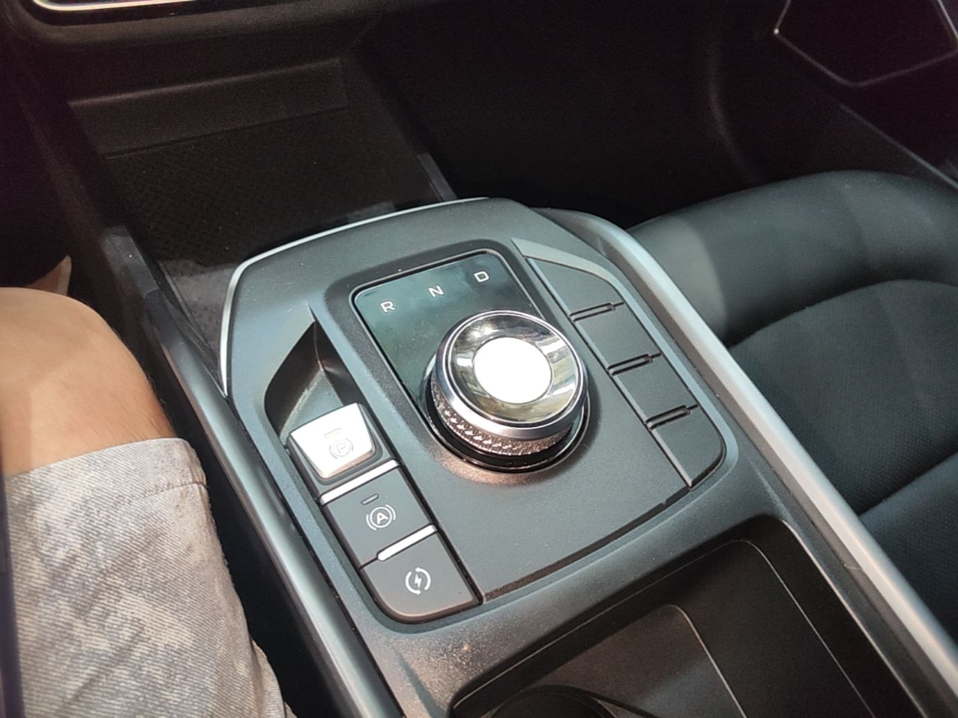 Geely Auto Emgrand New Energy 2022 EV Pro Ride-Hailing Version Lithium Iron Phosphate — снимка 16