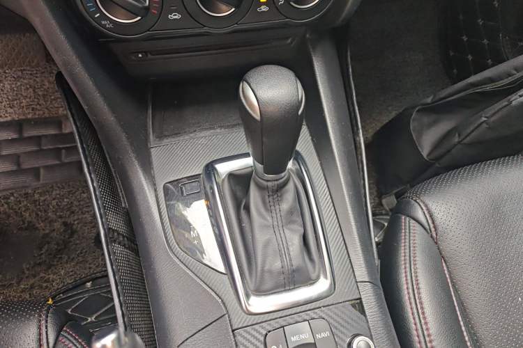 Used Mazda 3 Axela 2016 Sedan 1.5L Automatic Comfort Model